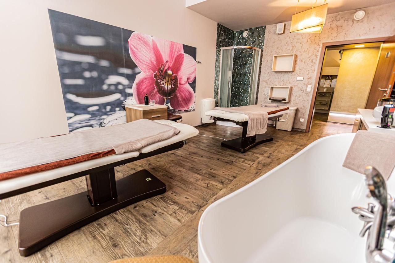 Hotel Olivia Medical Spa Skomielna Czarna Bagian luar foto