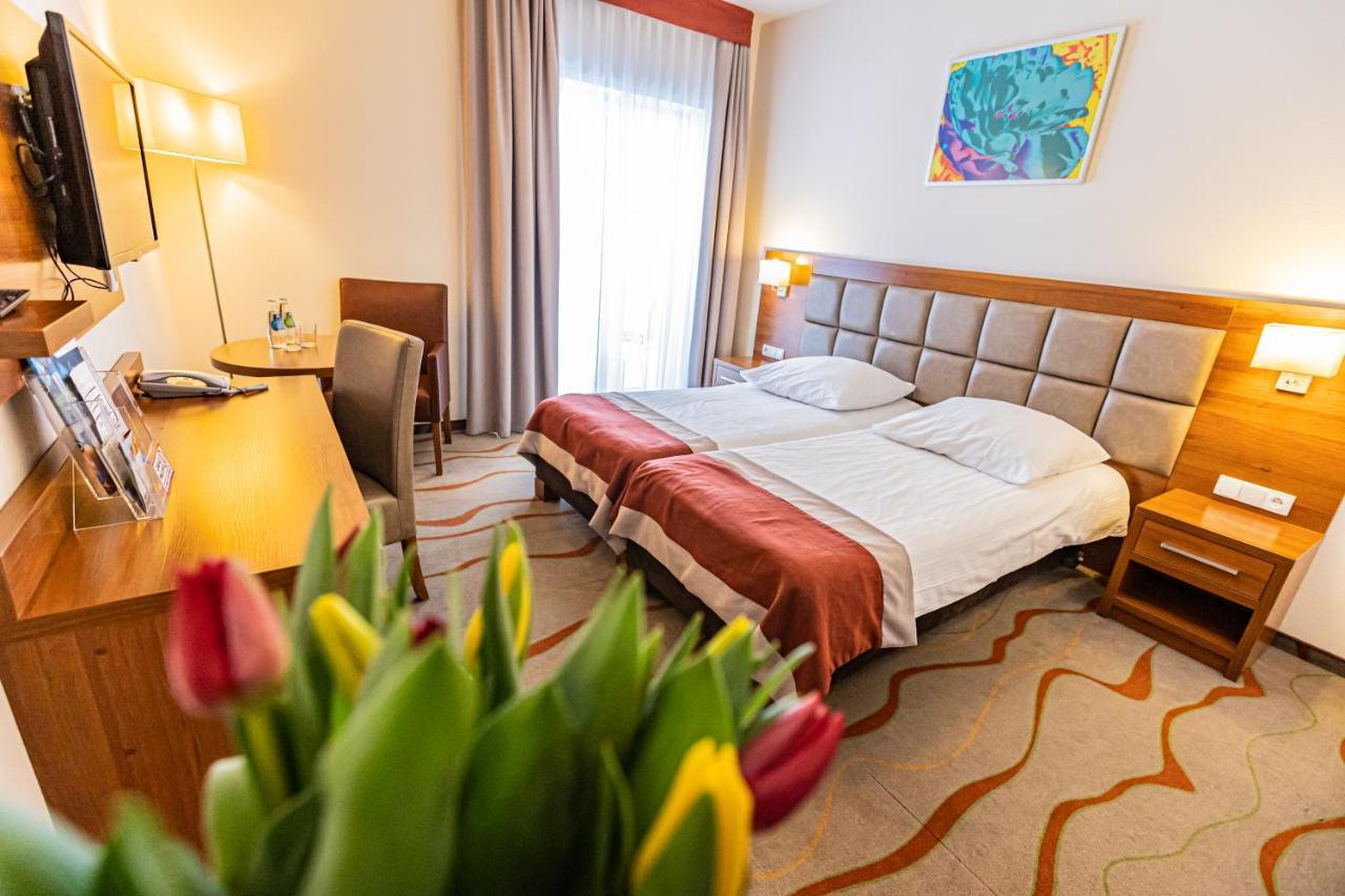 Hotel Olivia Medical Spa Skomielna Czarna Bagian luar foto