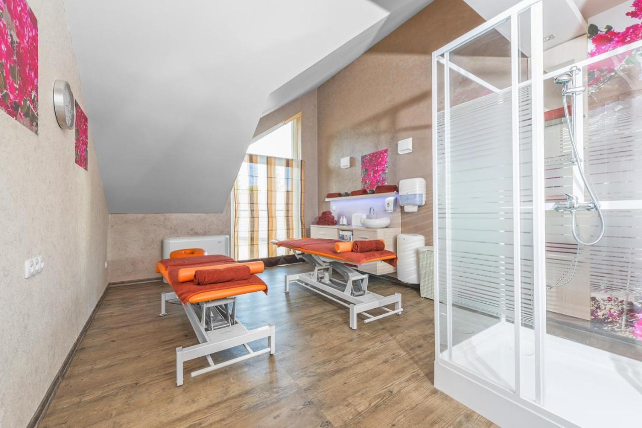 Hotel Olivia Medical Spa Skomielna Czarna Bagian luar foto