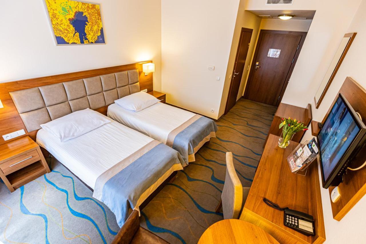 Hotel Olivia Medical Spa Skomielna Czarna Bagian luar foto