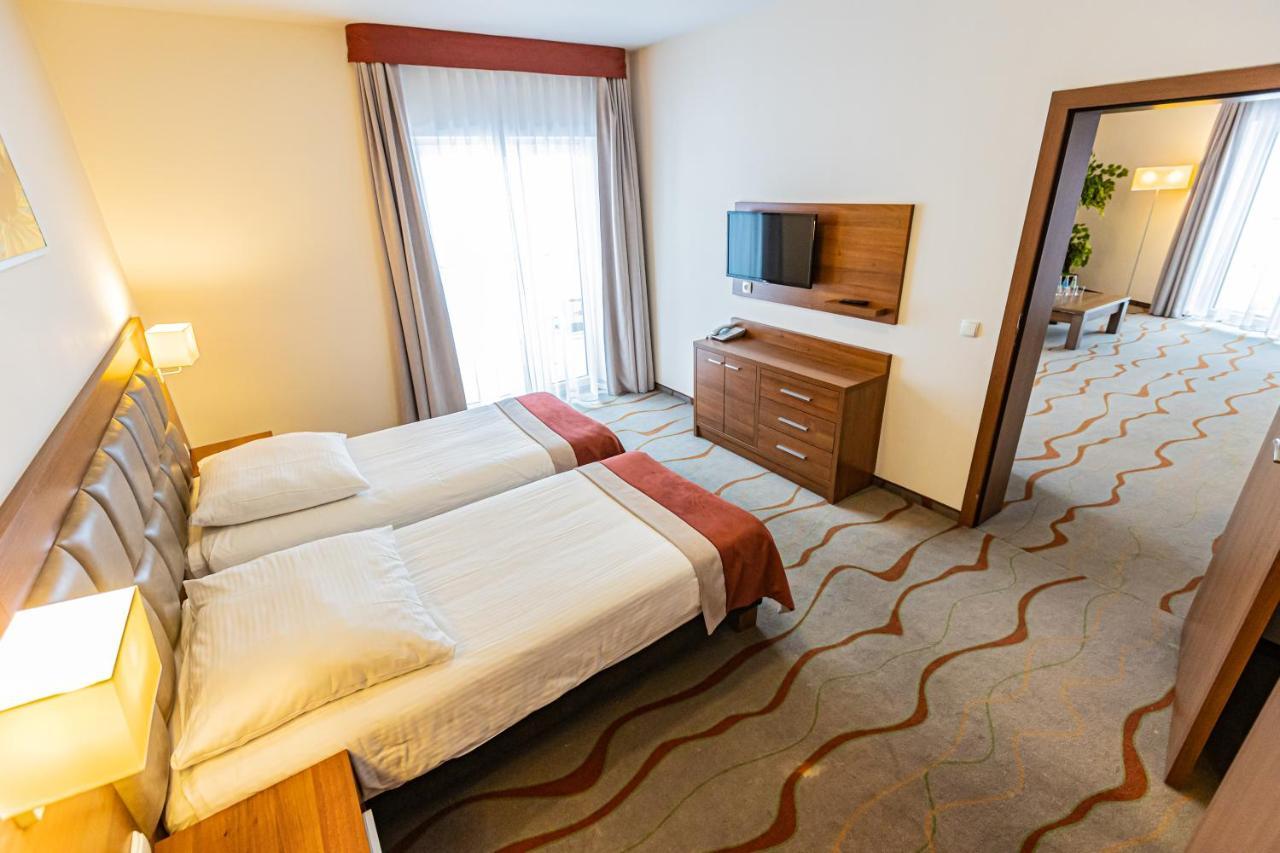 Hotel Olivia Medical Spa Skomielna Czarna Bagian luar foto