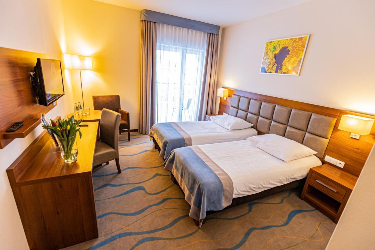 Hotel Olivia Medical Spa Skomielna Czarna Bagian luar foto