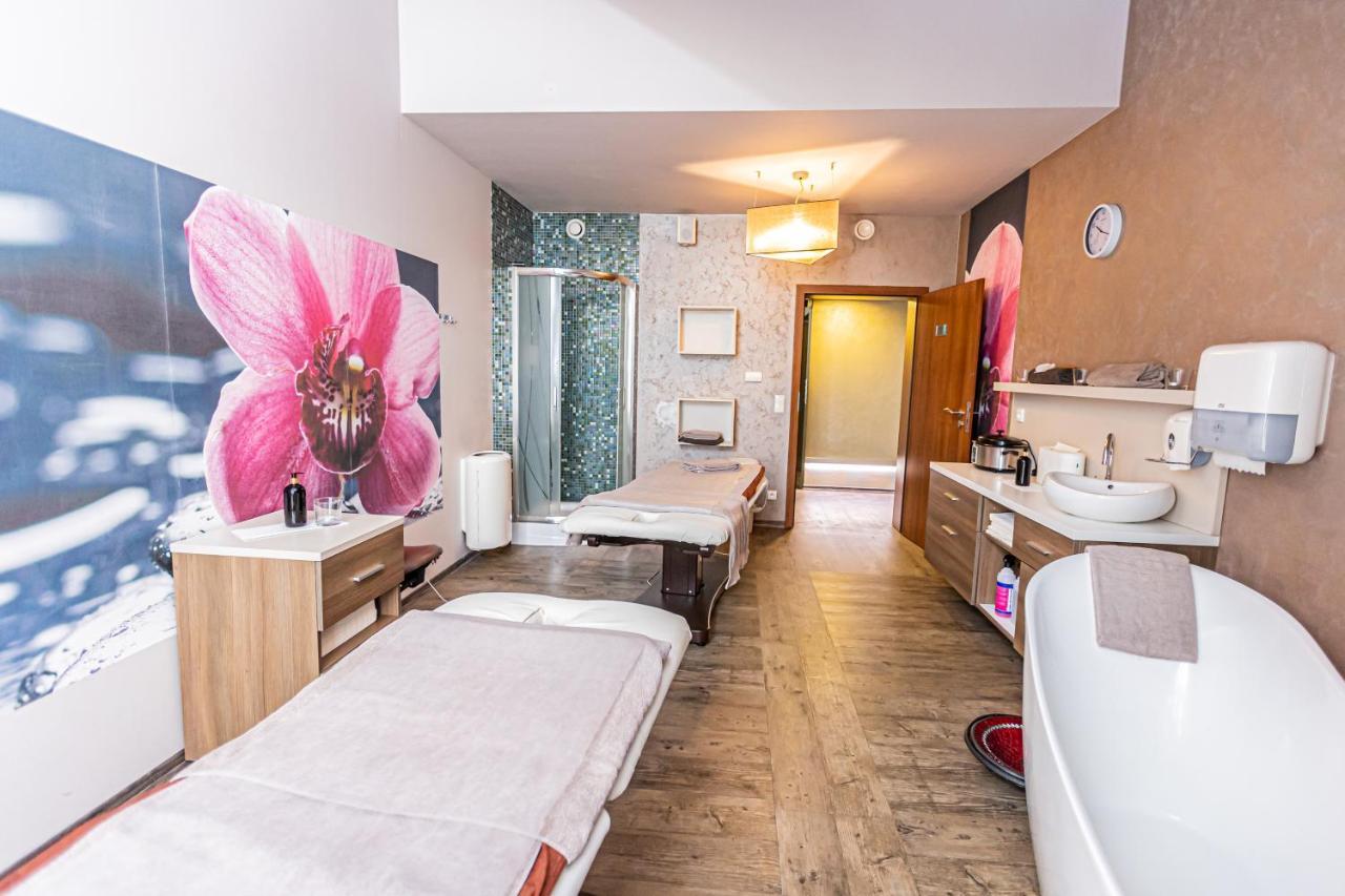 Hotel Olivia Medical Spa Skomielna Czarna Bagian luar foto