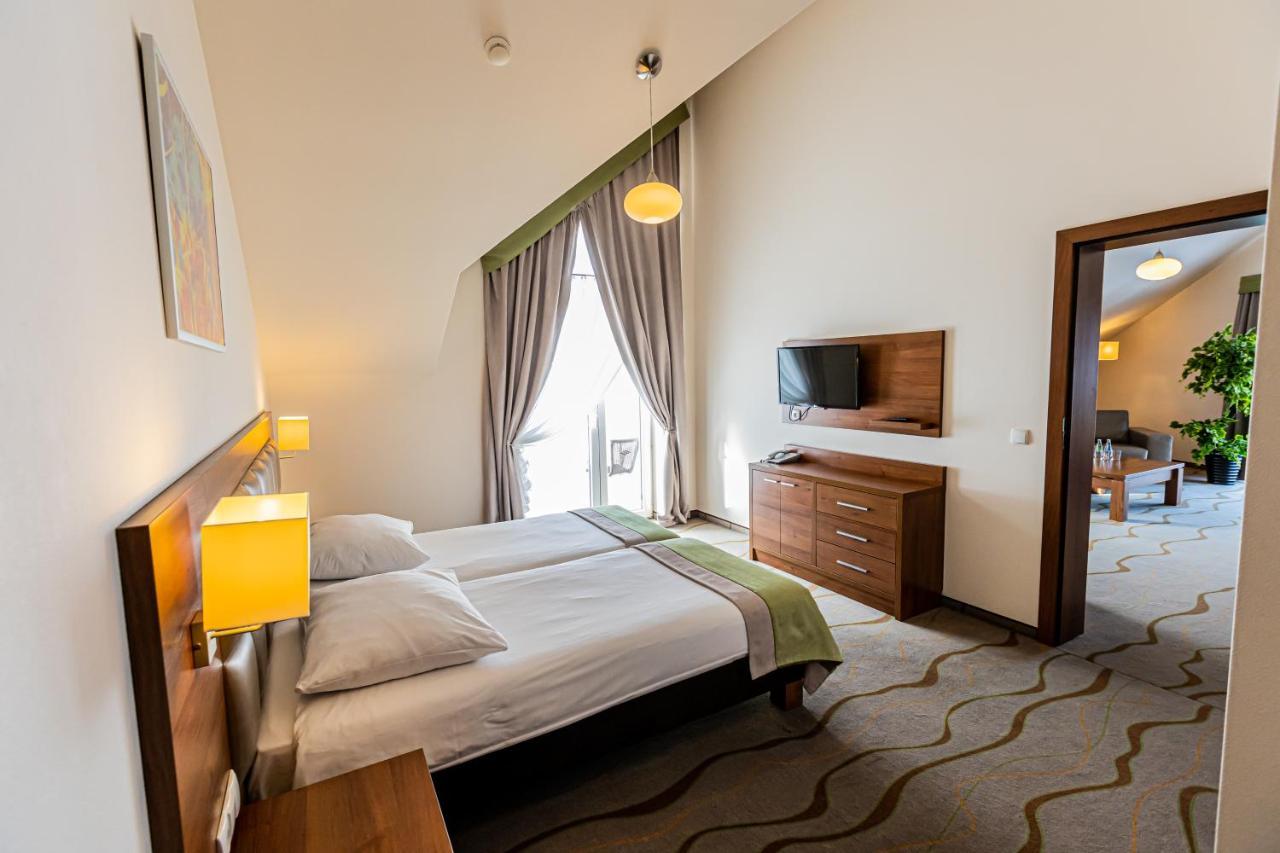 Hotel Olivia Medical Spa Skomielna Czarna Bagian luar foto