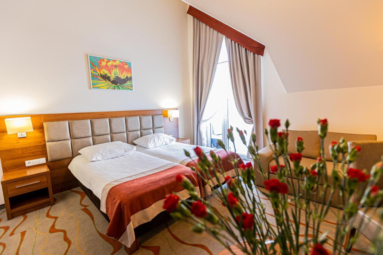 Hotel Olivia Medical Spa Skomielna Czarna Bagian luar foto