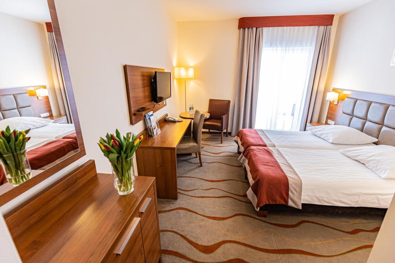 Hotel Olivia Medical Spa Skomielna Czarna Bagian luar foto