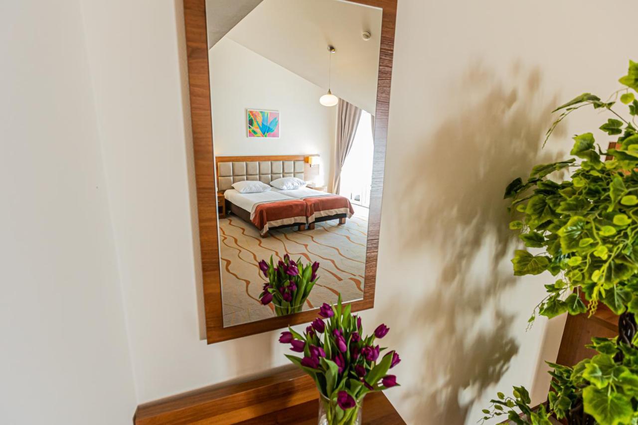 Hotel Olivia Medical Spa Skomielna Czarna Bagian luar foto