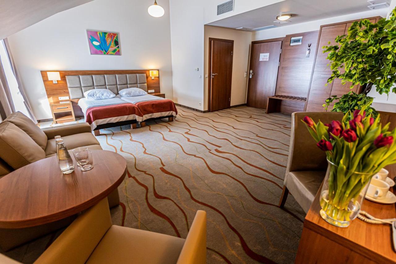 Hotel Olivia Medical Spa Skomielna Czarna Bagian luar foto