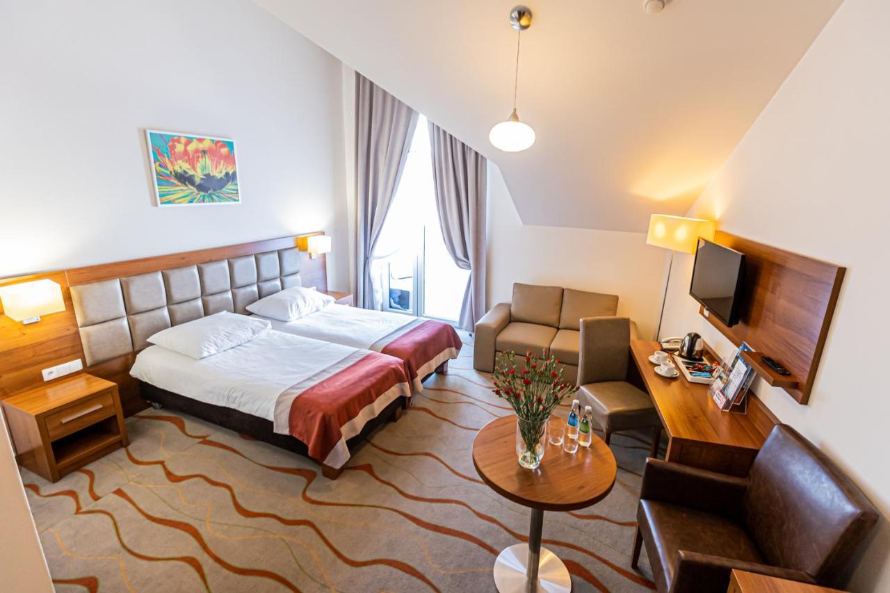 Hotel Olivia Medical Spa Skomielna Czarna Bagian luar foto