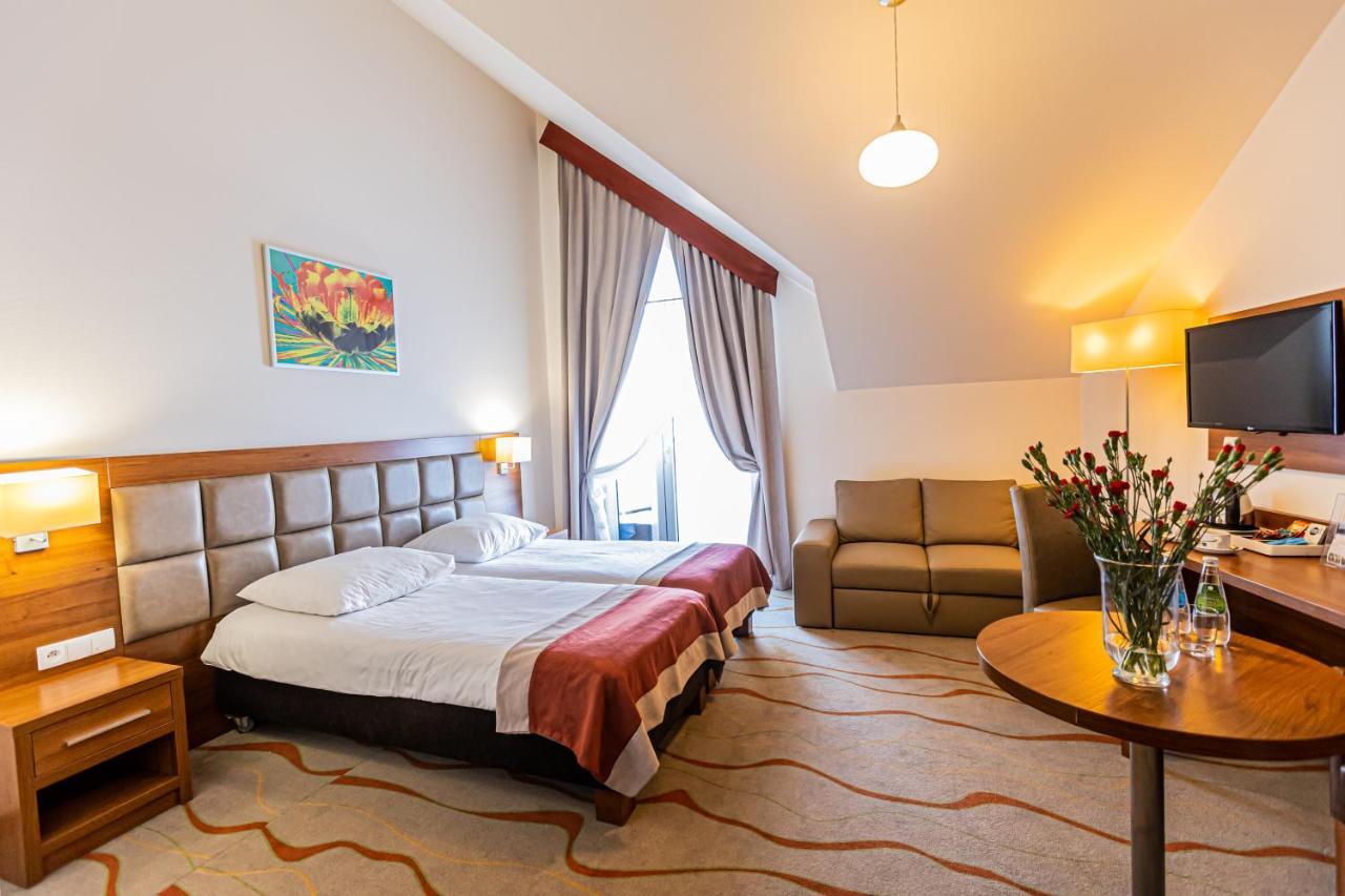 Hotel Olivia Medical Spa Skomielna Czarna Bagian luar foto