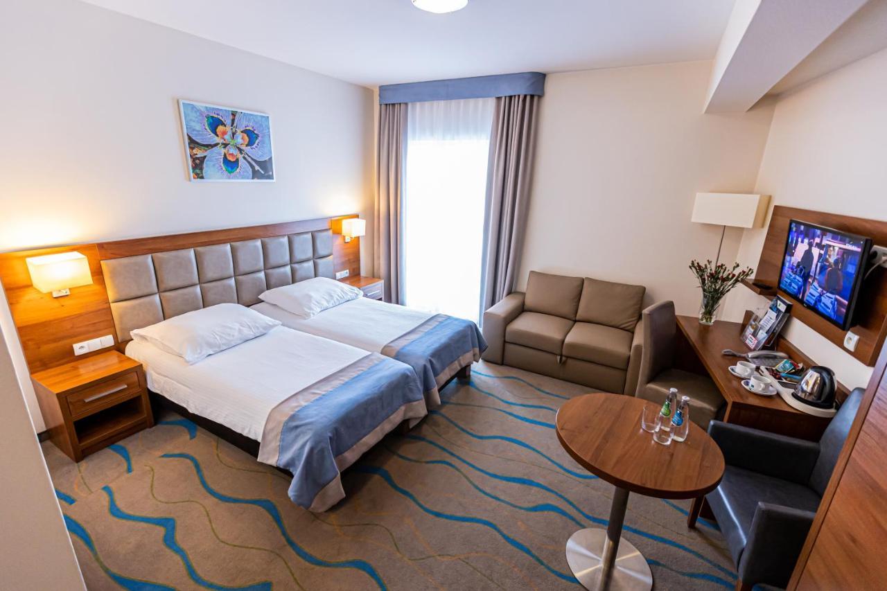 Hotel Olivia Medical Spa Skomielna Czarna Bagian luar foto
