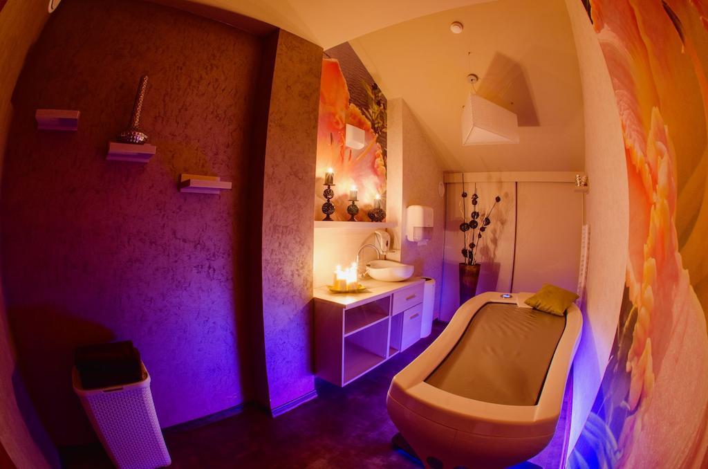 Hotel Olivia Medical Spa Skomielna Czarna Bagian luar foto