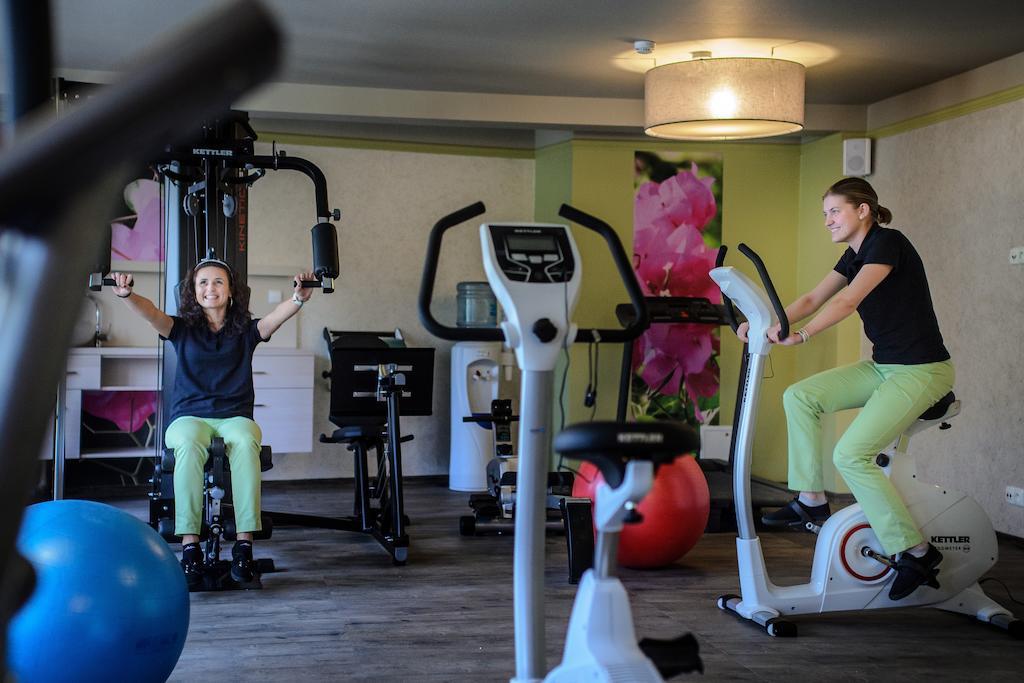 Hotel Olivia Medical Spa Skomielna Czarna Bagian luar foto
