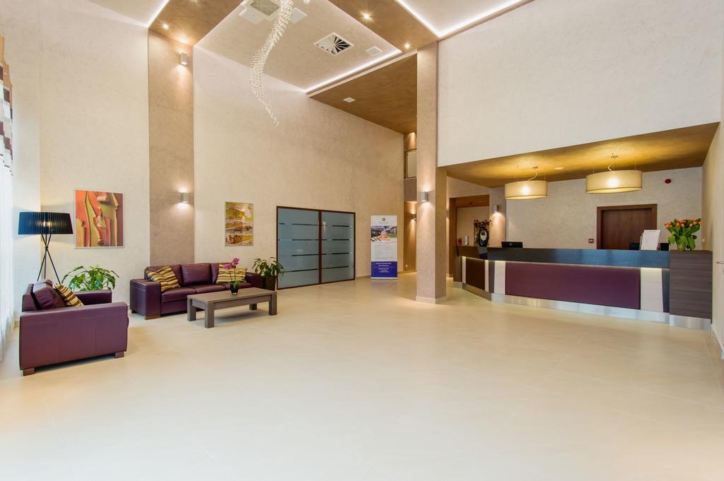 Hotel Olivia Medical Spa Skomielna Czarna Bagian luar foto